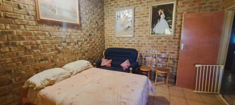 6 Bedroom Property for Sale in Schweizer Reneke North West